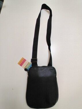 New SevenDays M17730WI Vertical Shoulder Bag - Black Pebbled Vegan Leather